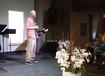 Photo: Aaron Tilbury teaching at New Horizons.